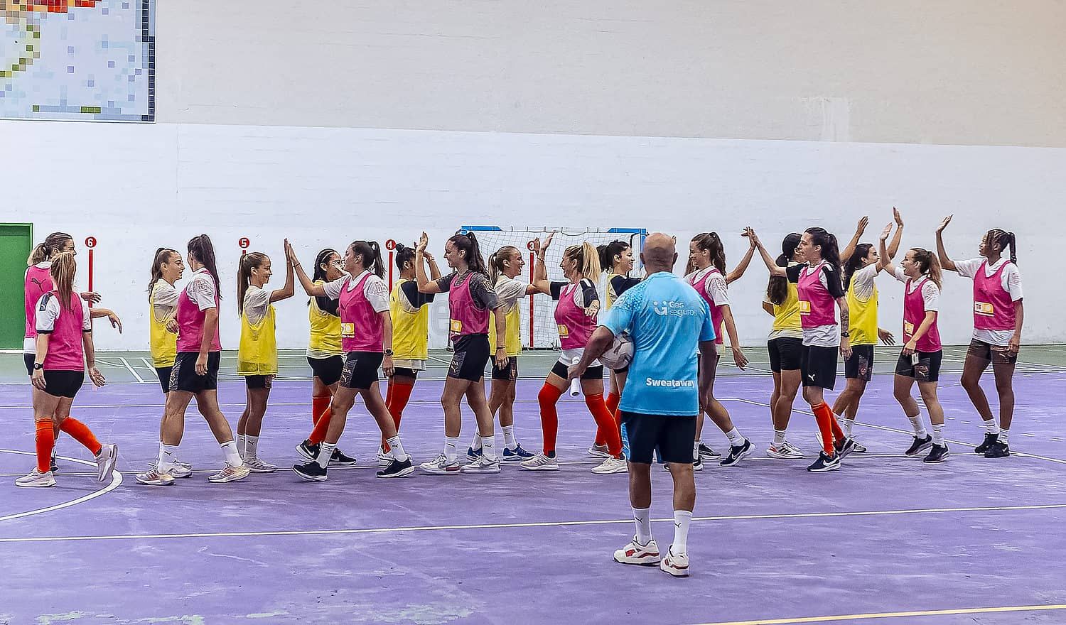  El VCF Femenino visia la prisión de Picassent de la mano de la Fundación VCF.