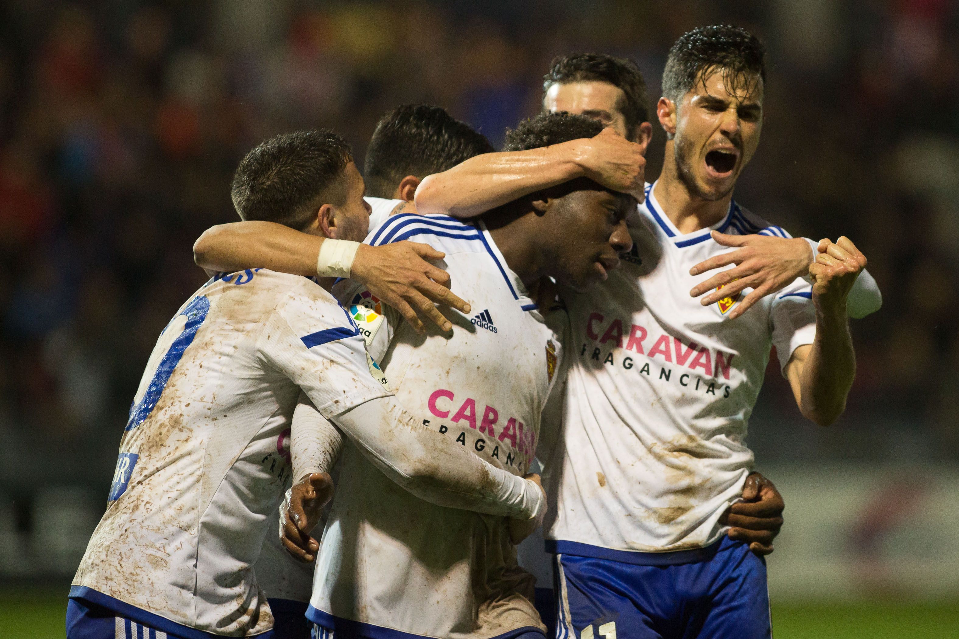  Dongou celebra un gol durante su etapa en el Real Zaragoza.