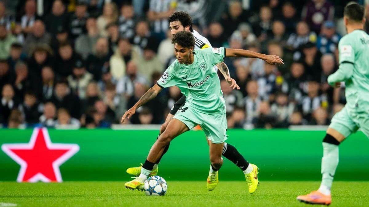  Debut de Selton Sánchez Sued ante el Newcastle United en la UEFA Champions League.