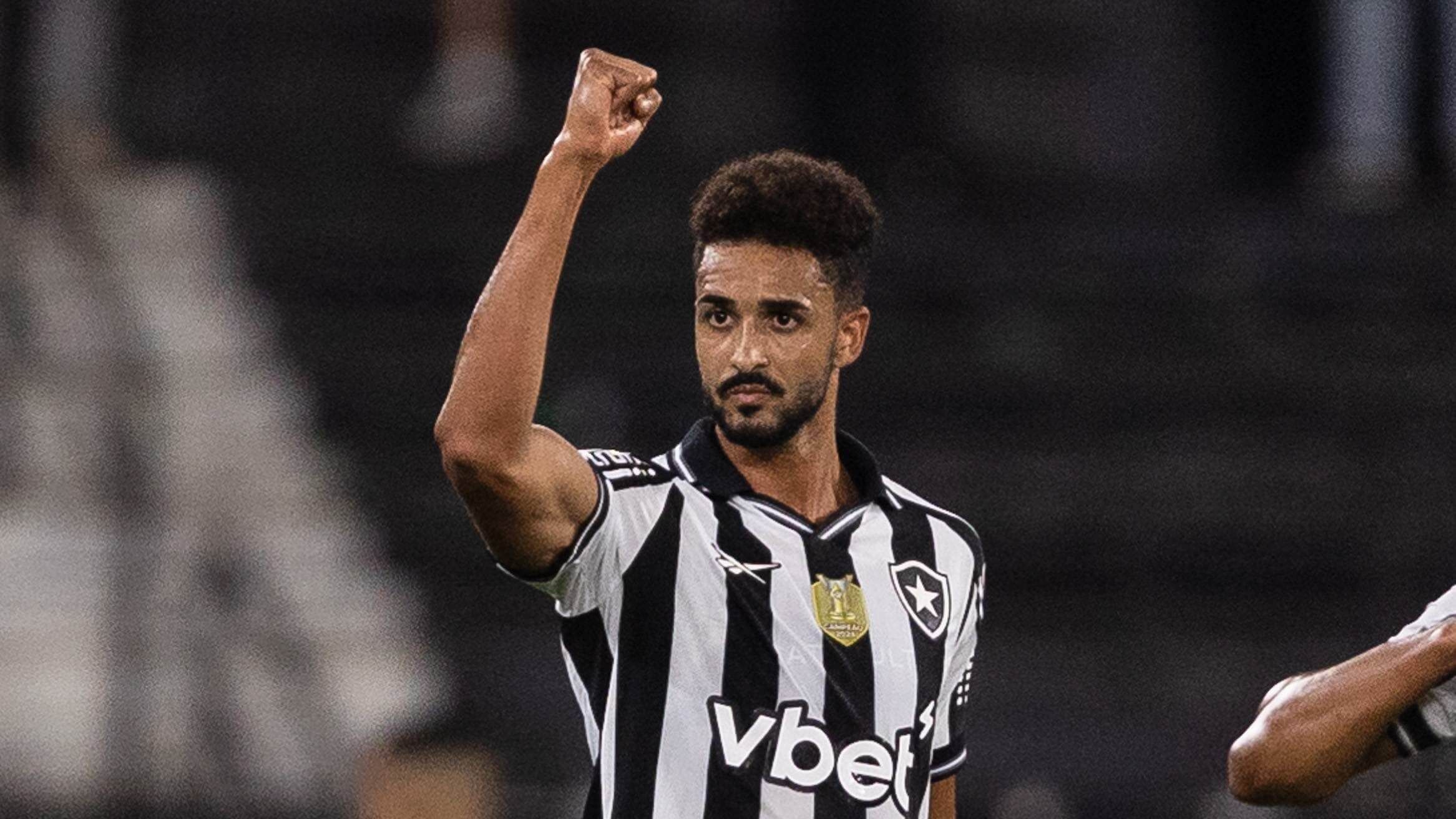 Chris Ramos celebra un gol con Botafogo.