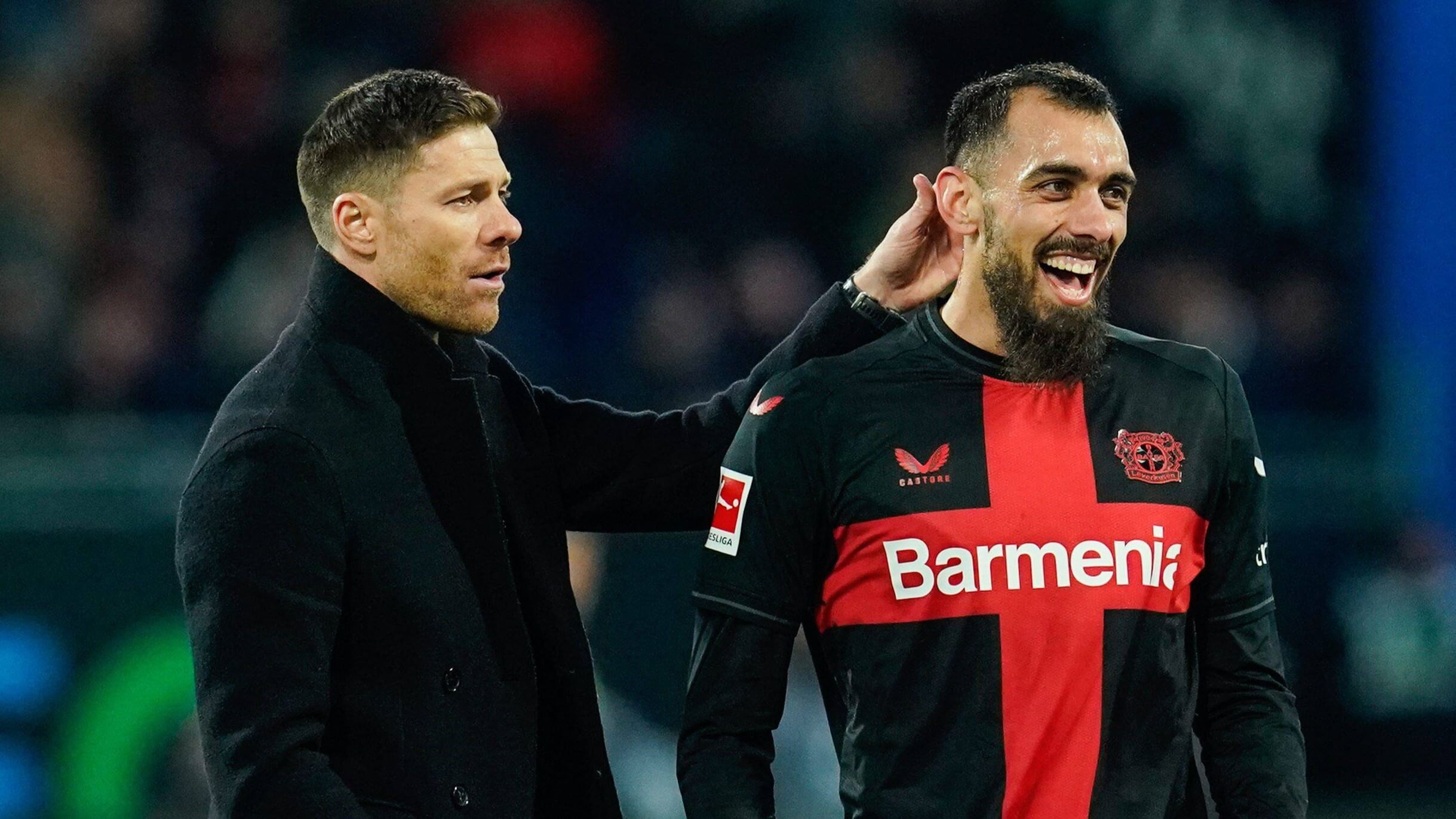  Borja Iglesias, con Xabi Alonso en el Bayer Leverkusen.