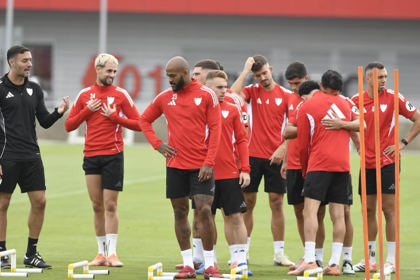  Los jugadores del Sevilla, en un entrenamiento reciente.