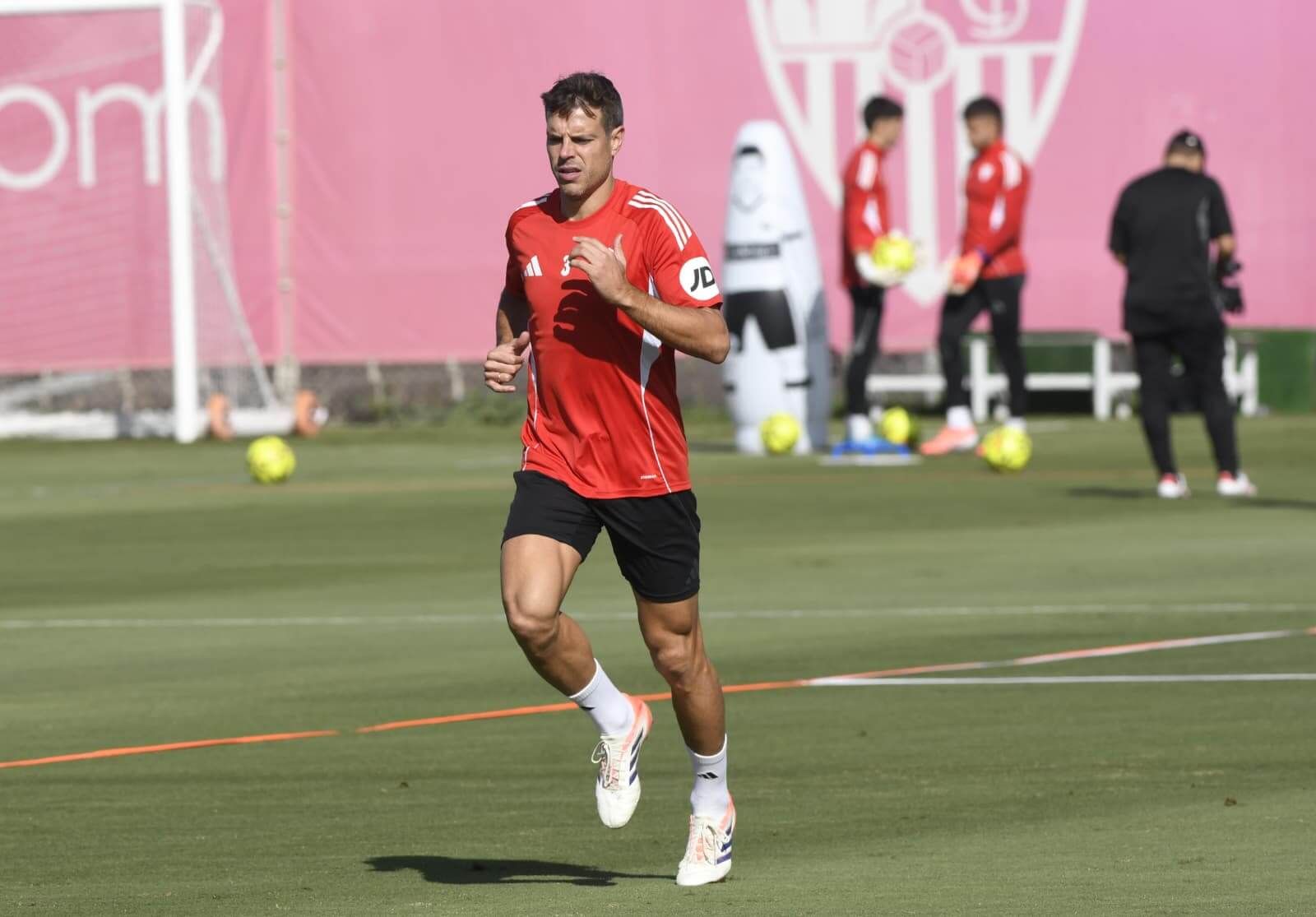  Azpilicueta, en el entrenamiento de este martes.