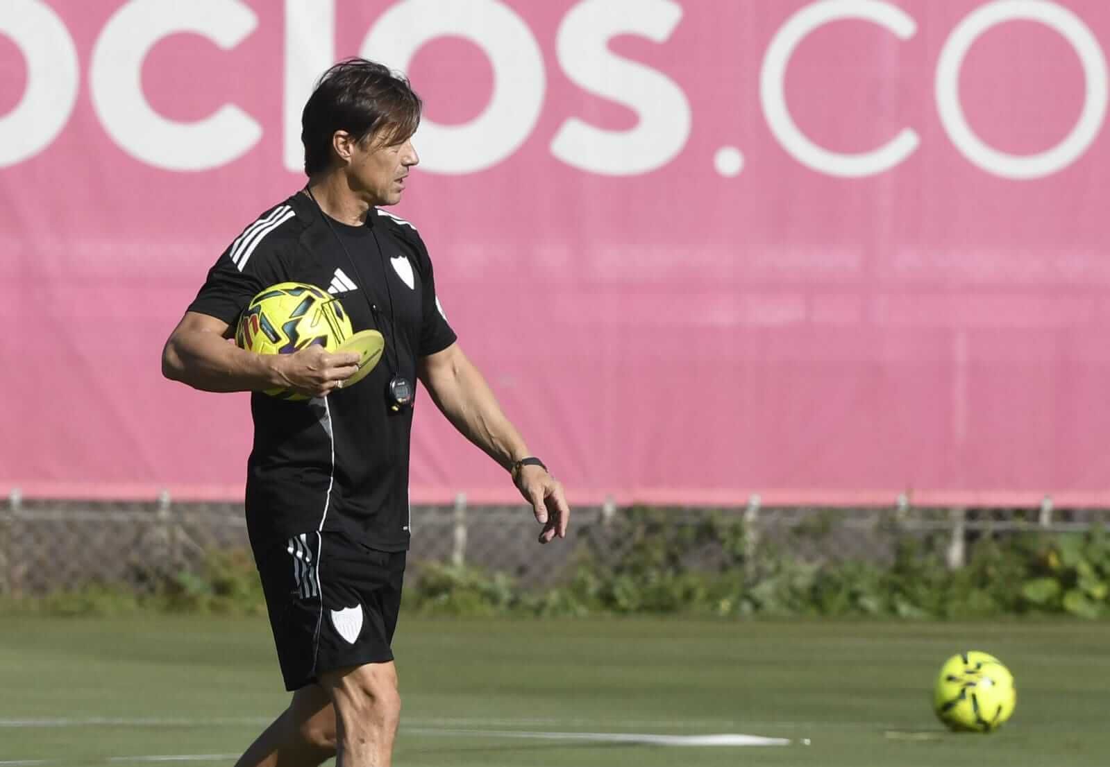 Matías Almeyda, entrenando al Sevilla.
