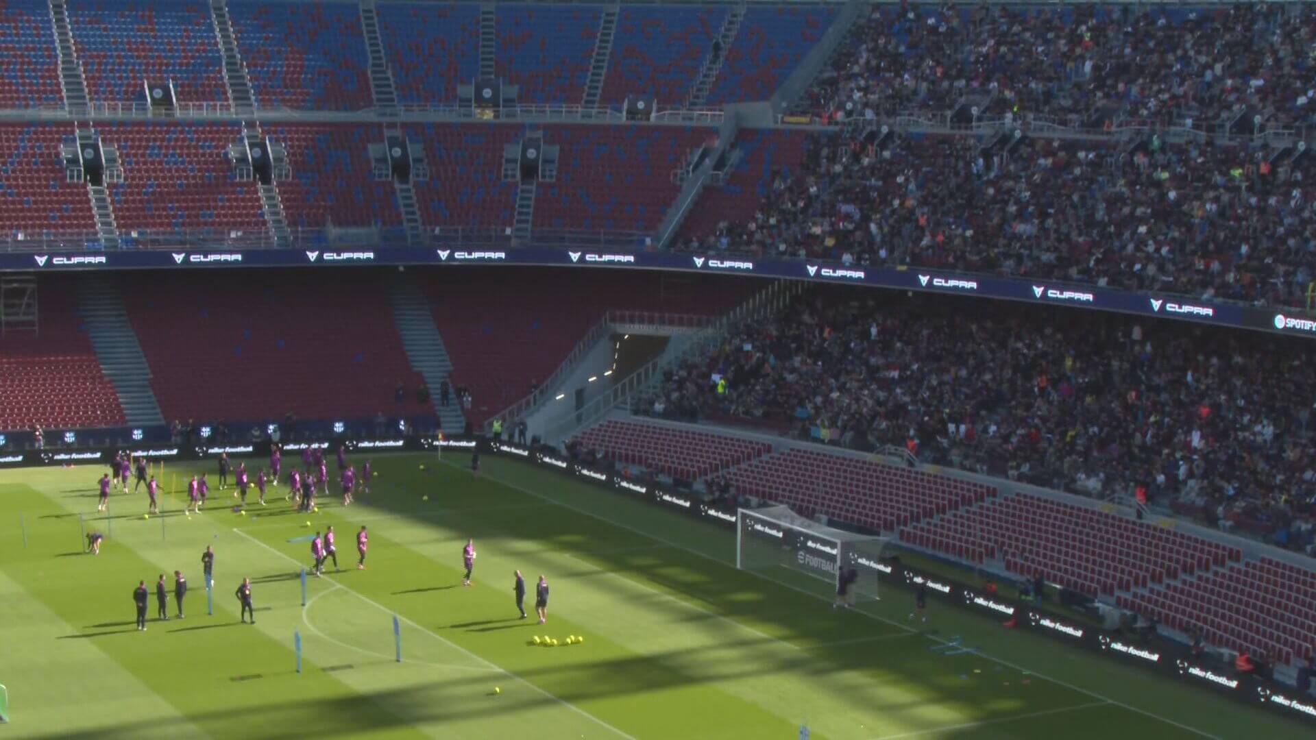  El Barça entrena en el Camp Nou (ElDesmarque)