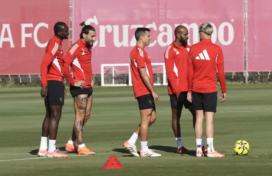  Azpilicueta, en el entrenamiento de este viernes.