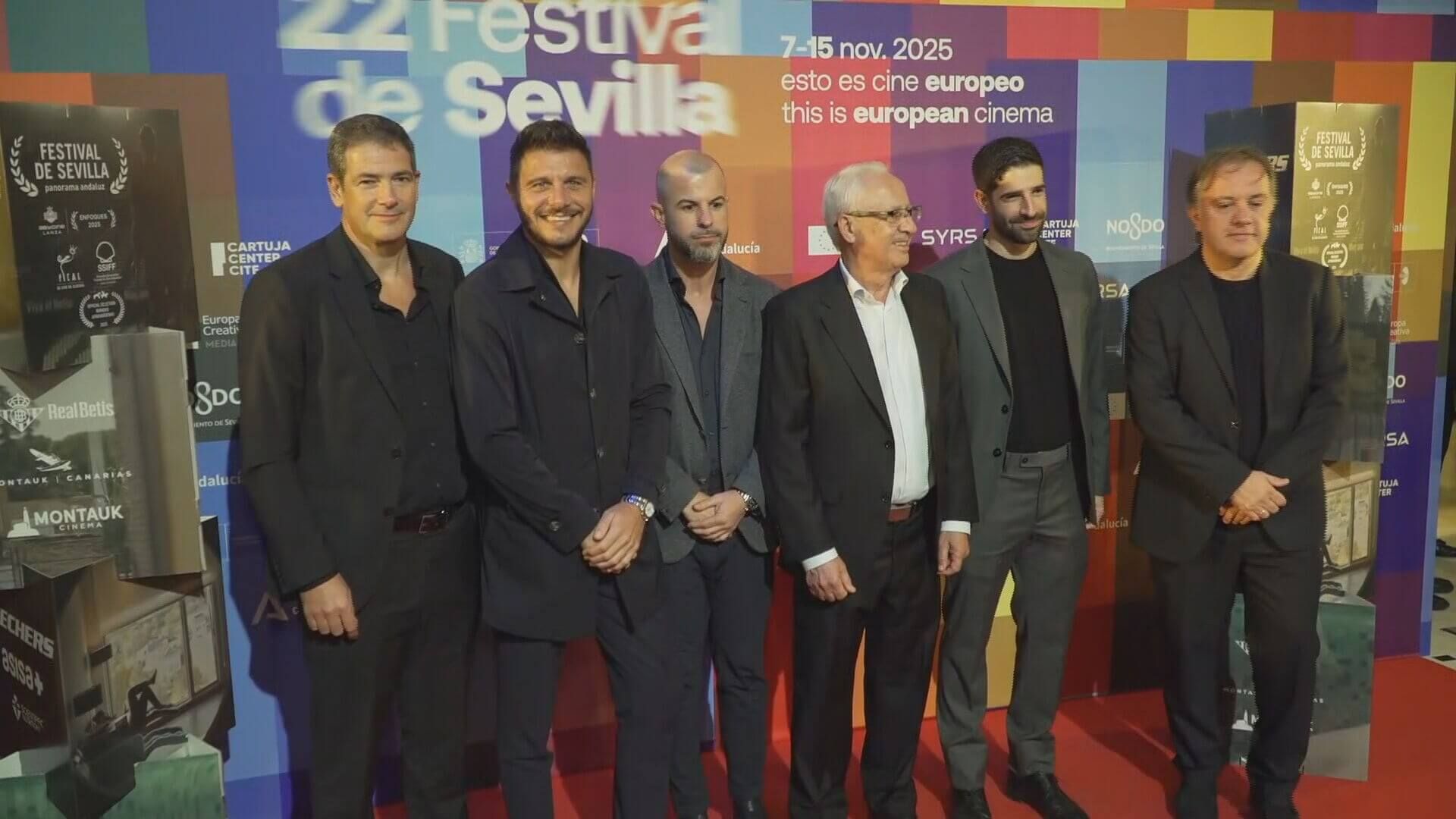 La delegación del Betis, con Joaquín a la cabeza, en la alfombra roja del Festival de Cine de Sev