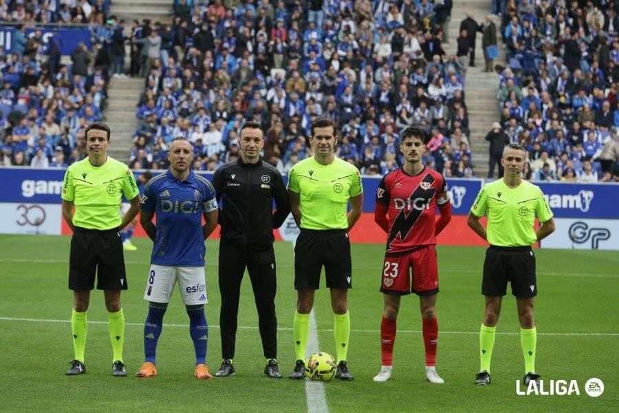  Instantes antes del inicio del Real Oviedo - Rayo Vallecano.