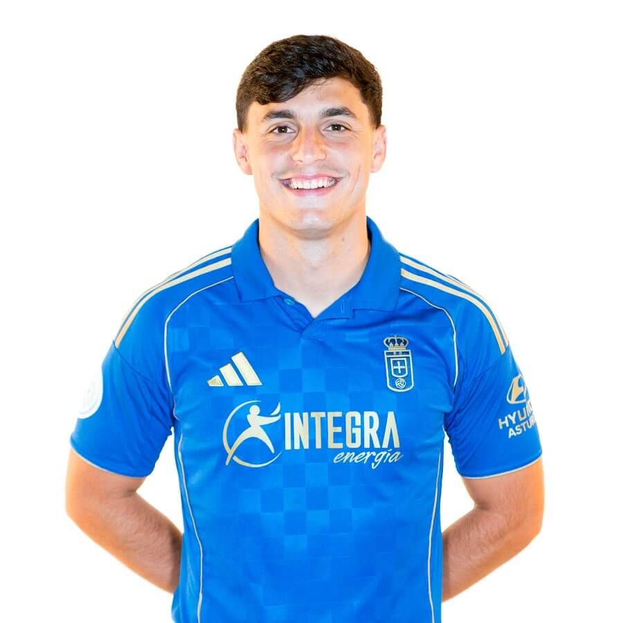  Joaquín Delgado posa como carbayón.