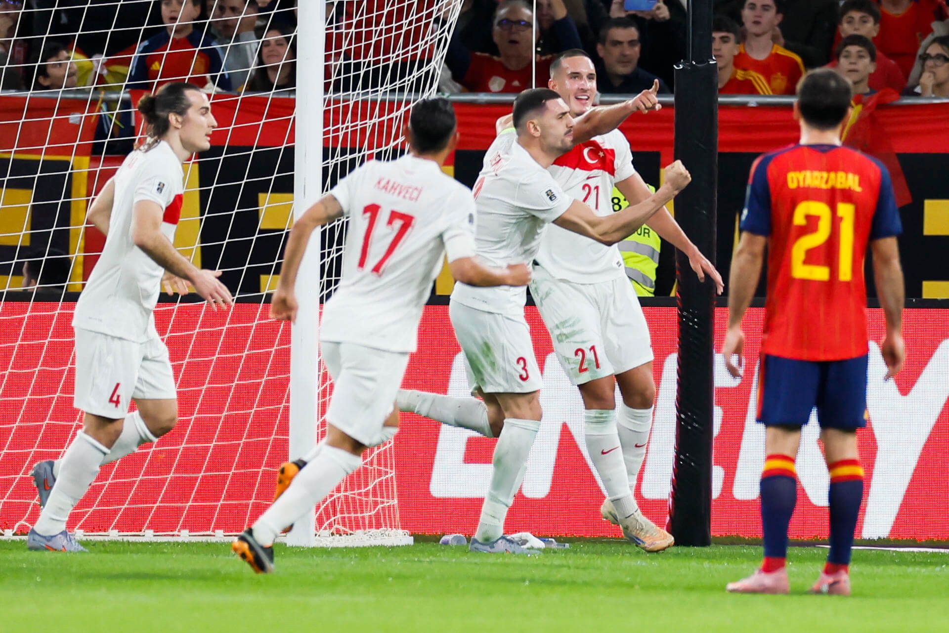  La selección turca celebra en La Cartuja (EFE)