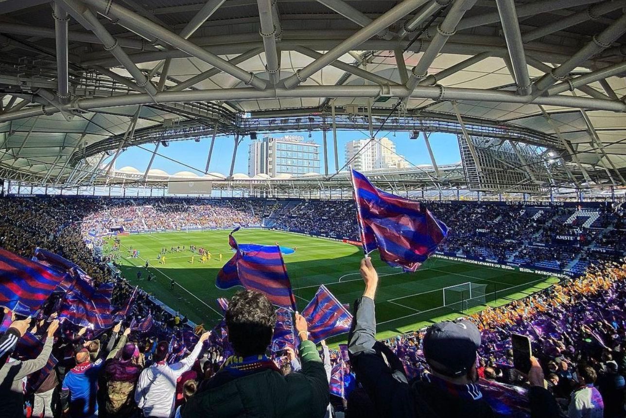  Afición del Levante UD en el Ciutat de València convocada para ir a Mestalla