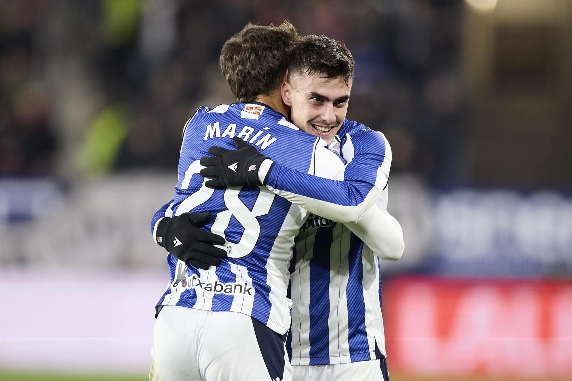  Ander Barrenetxea celebra con Pablo Marín su gol en el Osasuna-Real Sociedad.