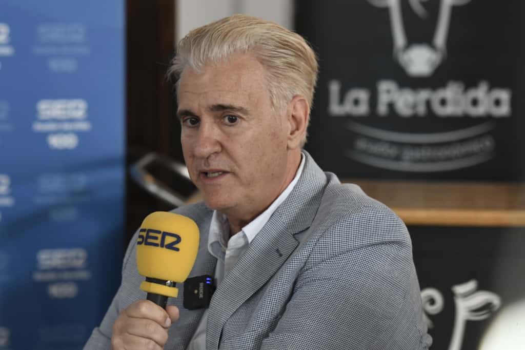  Antonio Cordón, en la tertulia de Radio Sevilla.