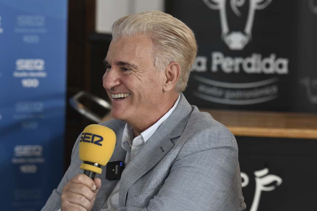  Antonio Cordón, en la tertulia de Radio Sevilla.