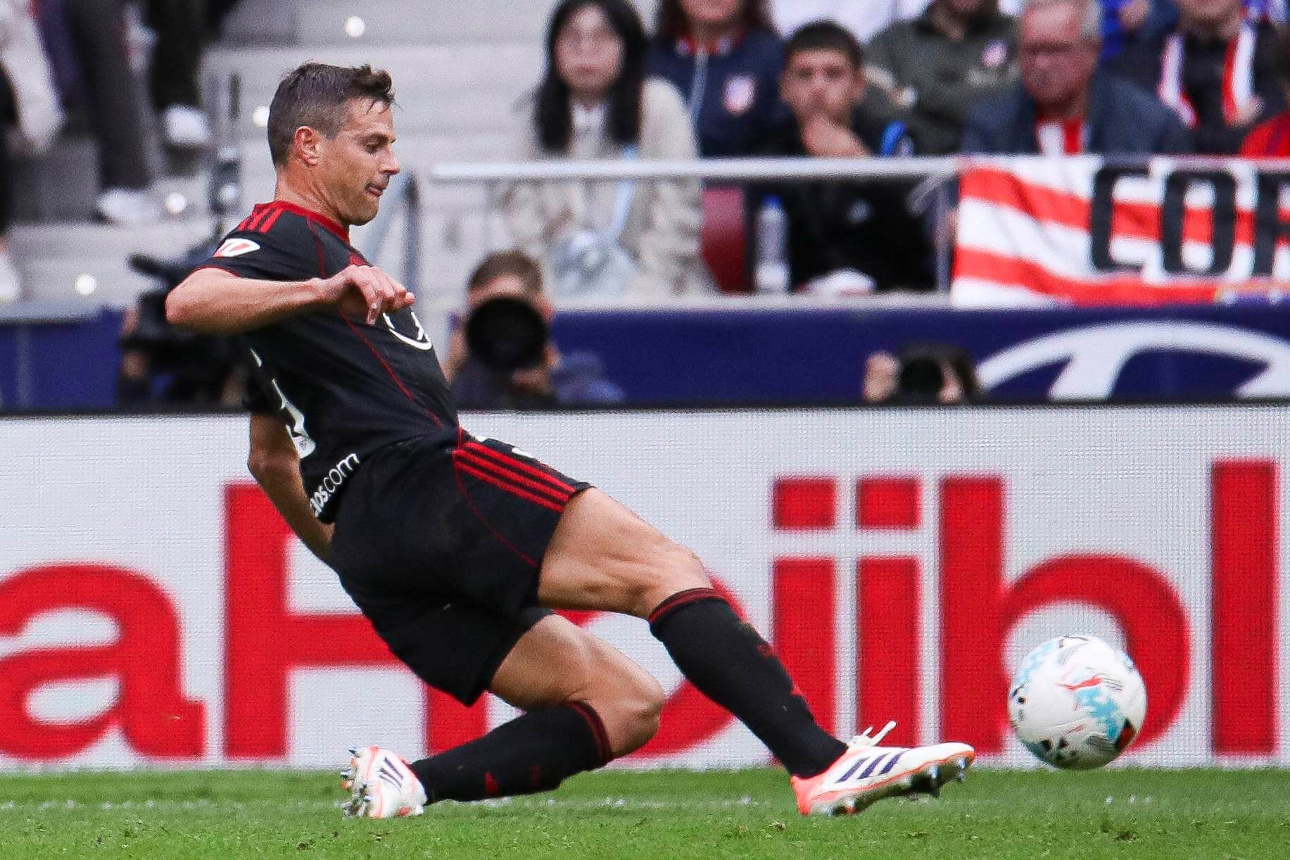  César Azpilicueta, en el Atlético-Sevilla.