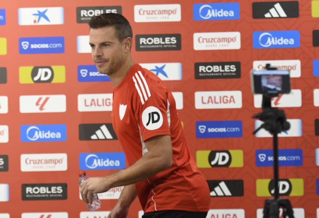  César Azpilicueta, en rueda de prensa.