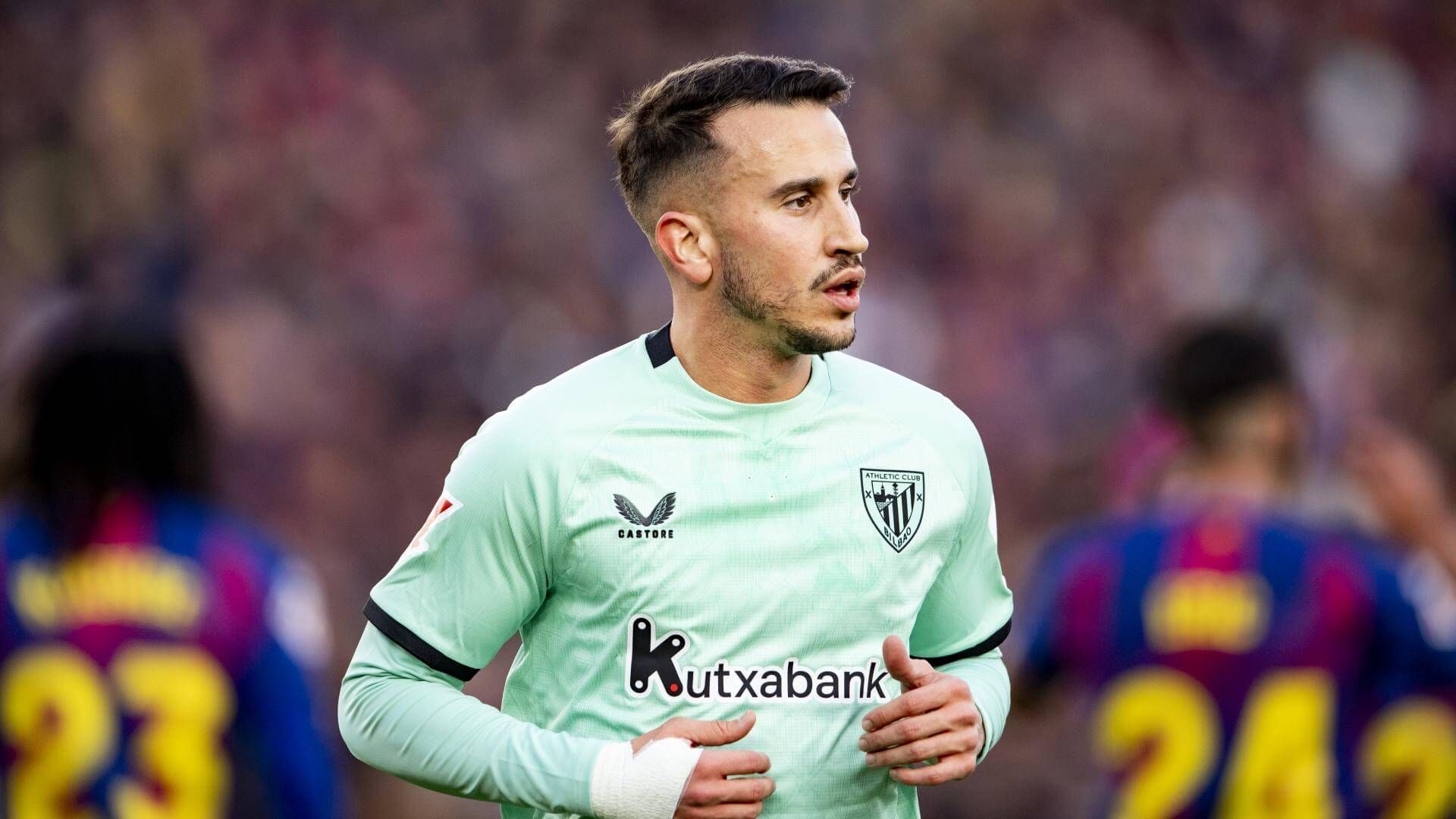  Alex Berenguer, en acción en el Camp Nou frente al Barça.