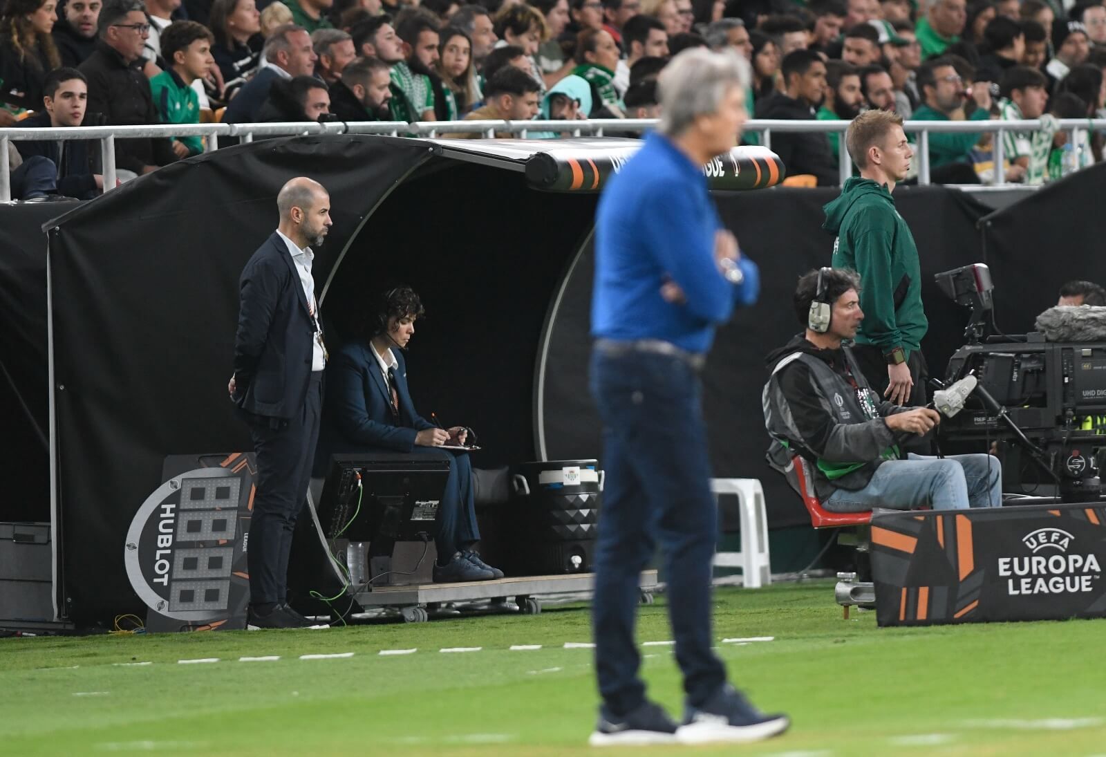 Manu Fajardo y Manuel Pellegrini, en el Betis-Lyon.