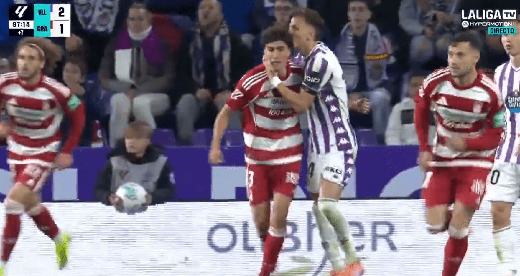 El beso de Iván Alejo a Diego Hormigo.