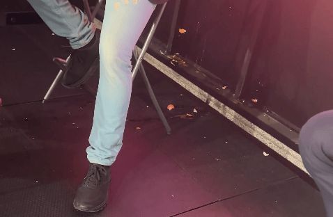  Restos de los huevos con los que han intentado agredir a Rubiales