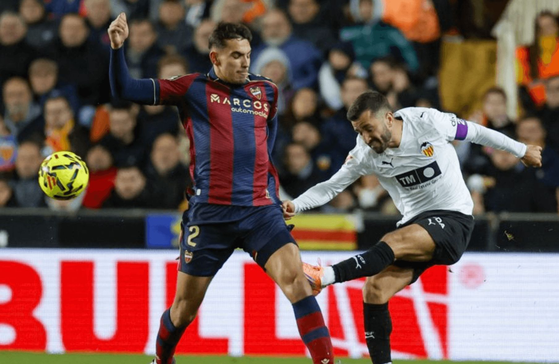  Gayà ante el Levante pidió entre risas a Corberán días libres para la plantilla del Valencia CF