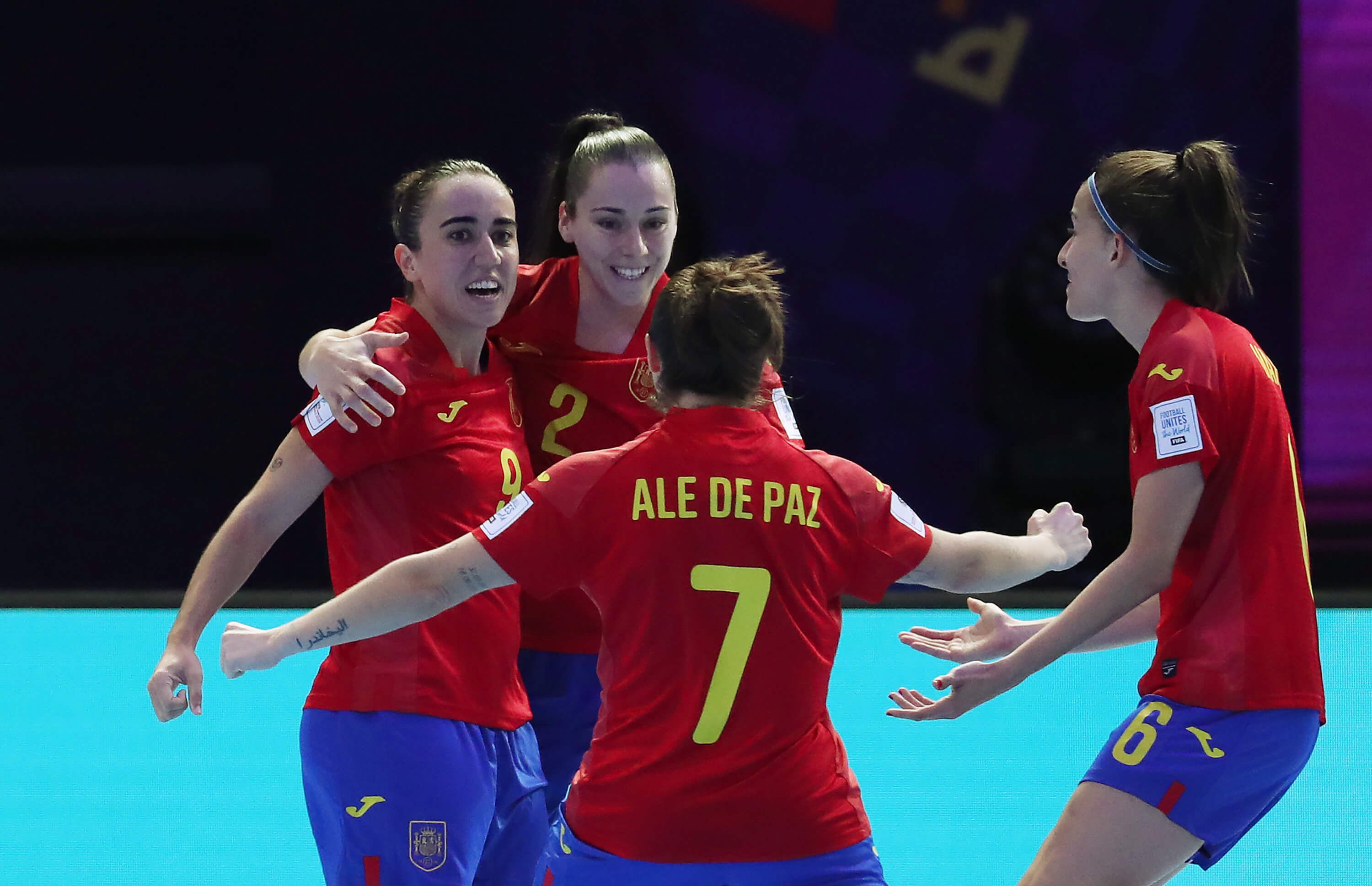  España celebra uno de sus goles a Tailandia en el Mundial.