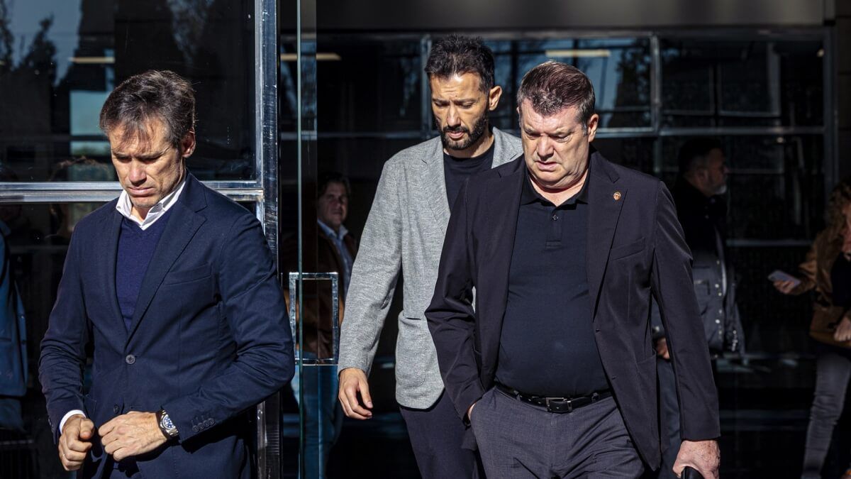  Corona, Corberán y Ron Gourlay, que debe buscar sustituto al primero