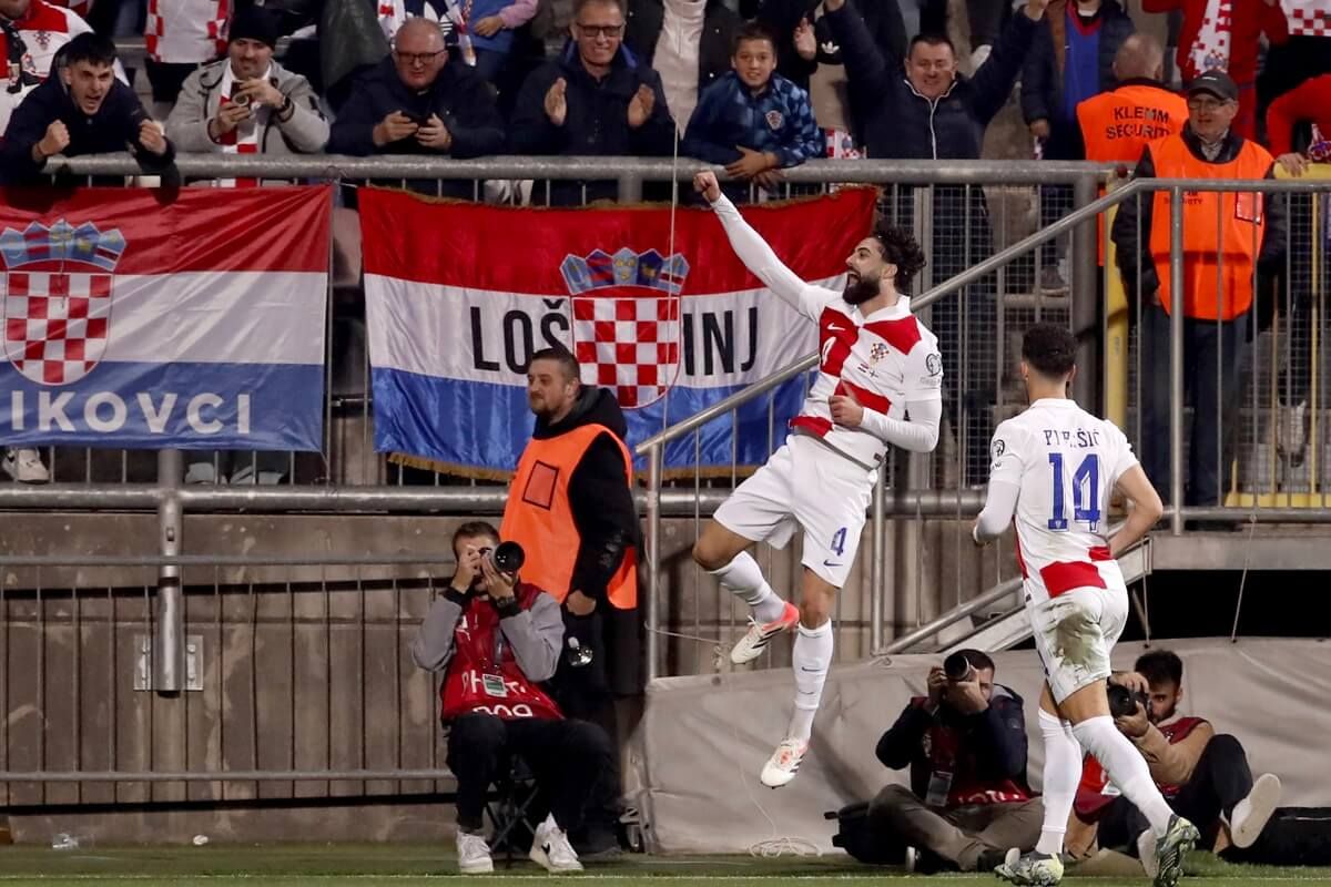 Josko Gvardiol celebra su gol en el Croacia-Islas Feroe.