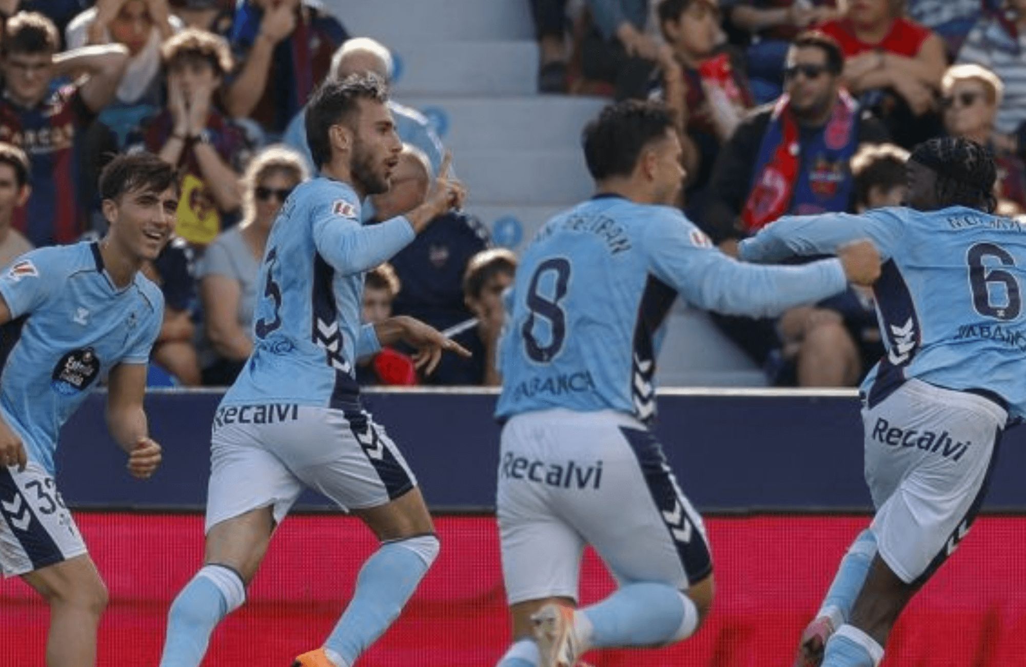  Celebración del gol de Mingueza.