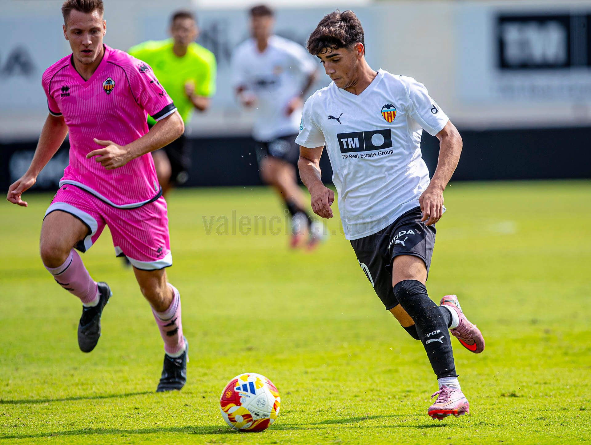 El jugador del VCF Mestalla, Víctor Fernández JR