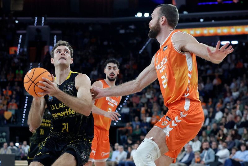  El merecido premio del liderato para Valencia Basket
