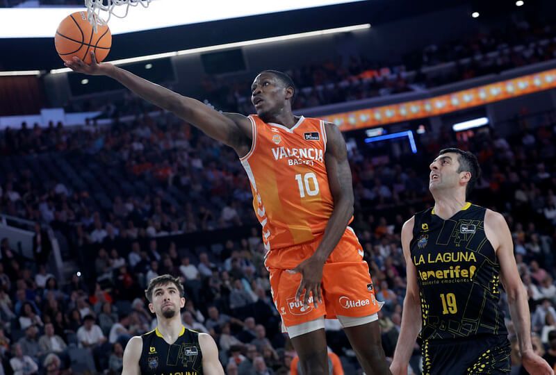  El merecido premio del liderato para Valencia Basket