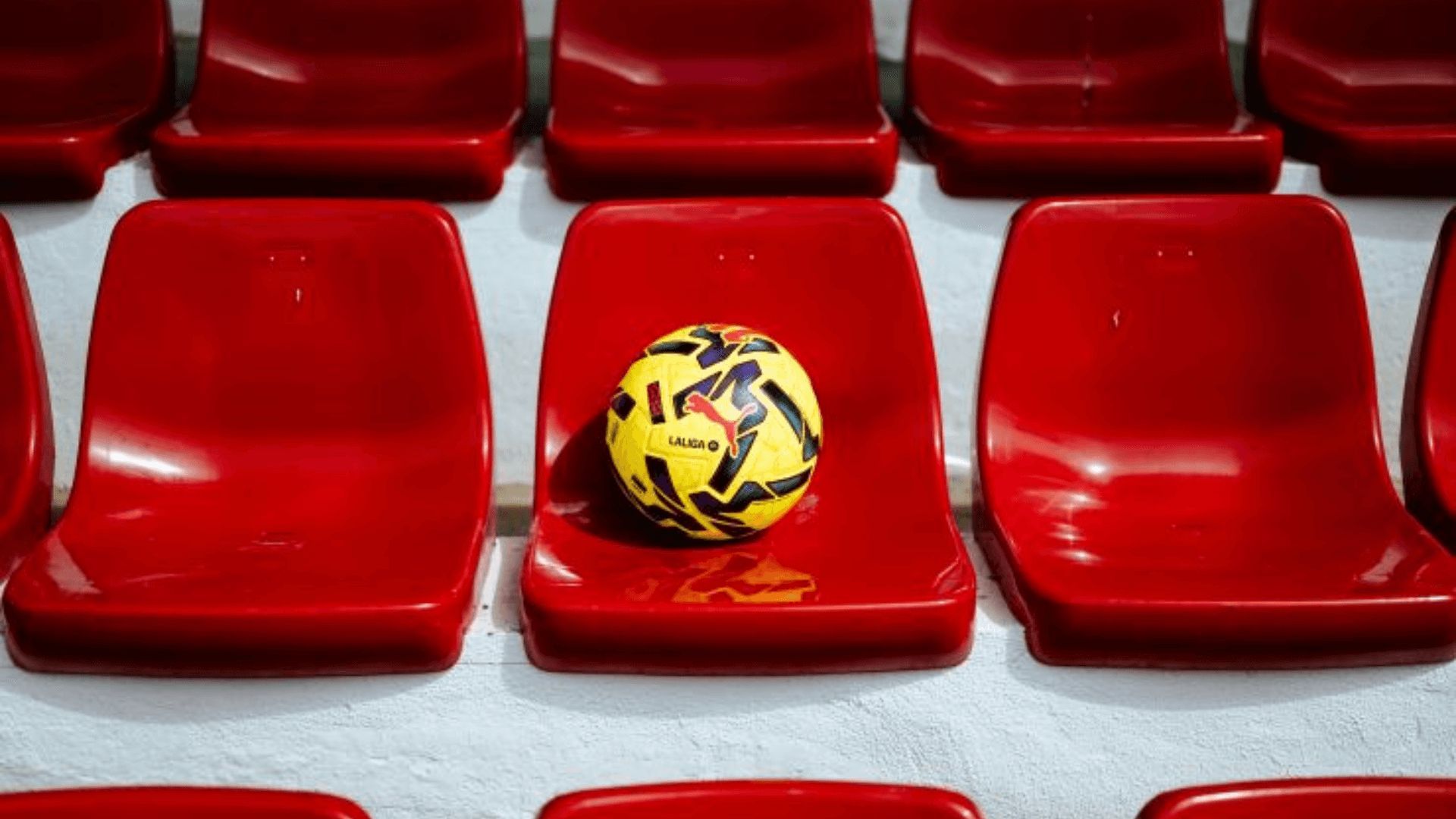 El nuevo balón amarillo de LaLiga.