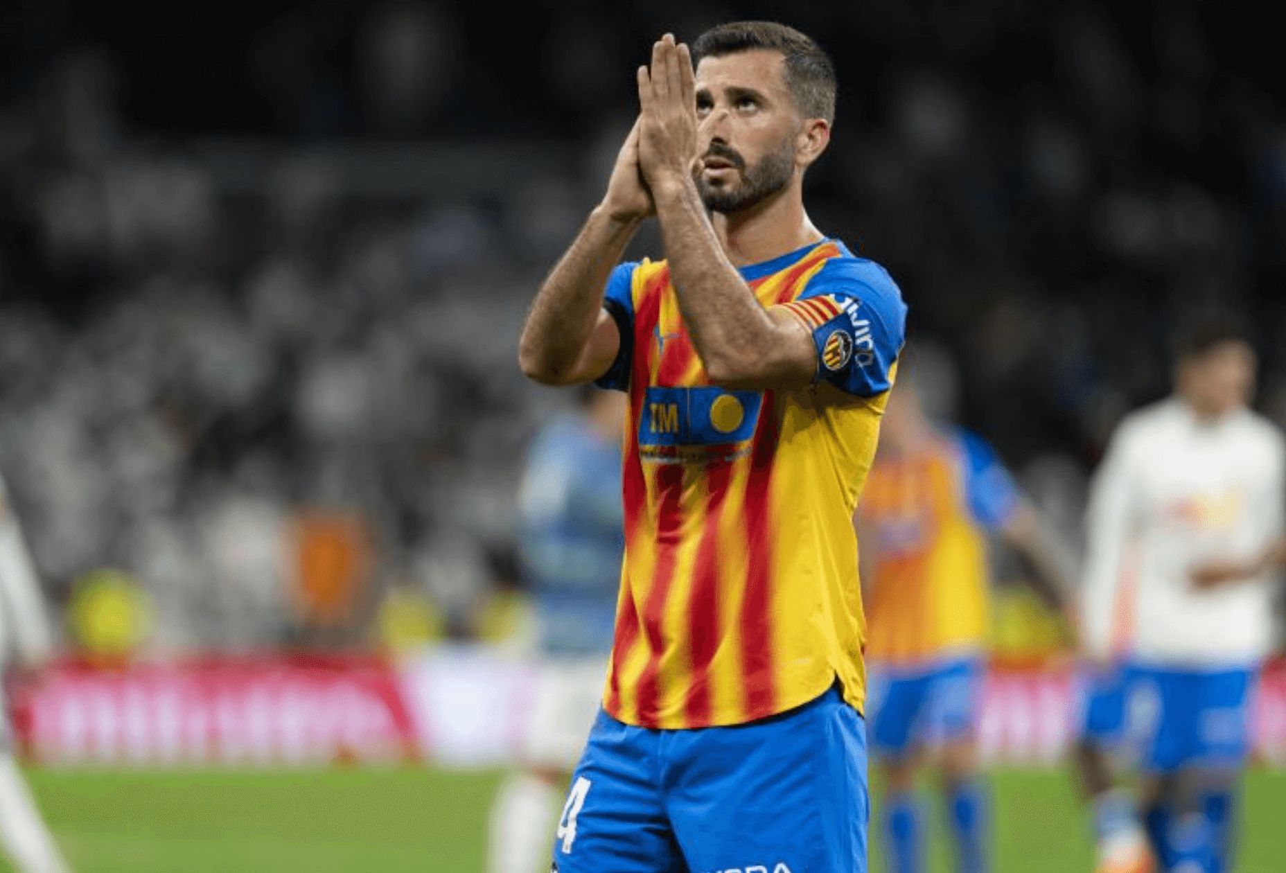  El equipo del Valencia CF pide perdón en el Bernabéu