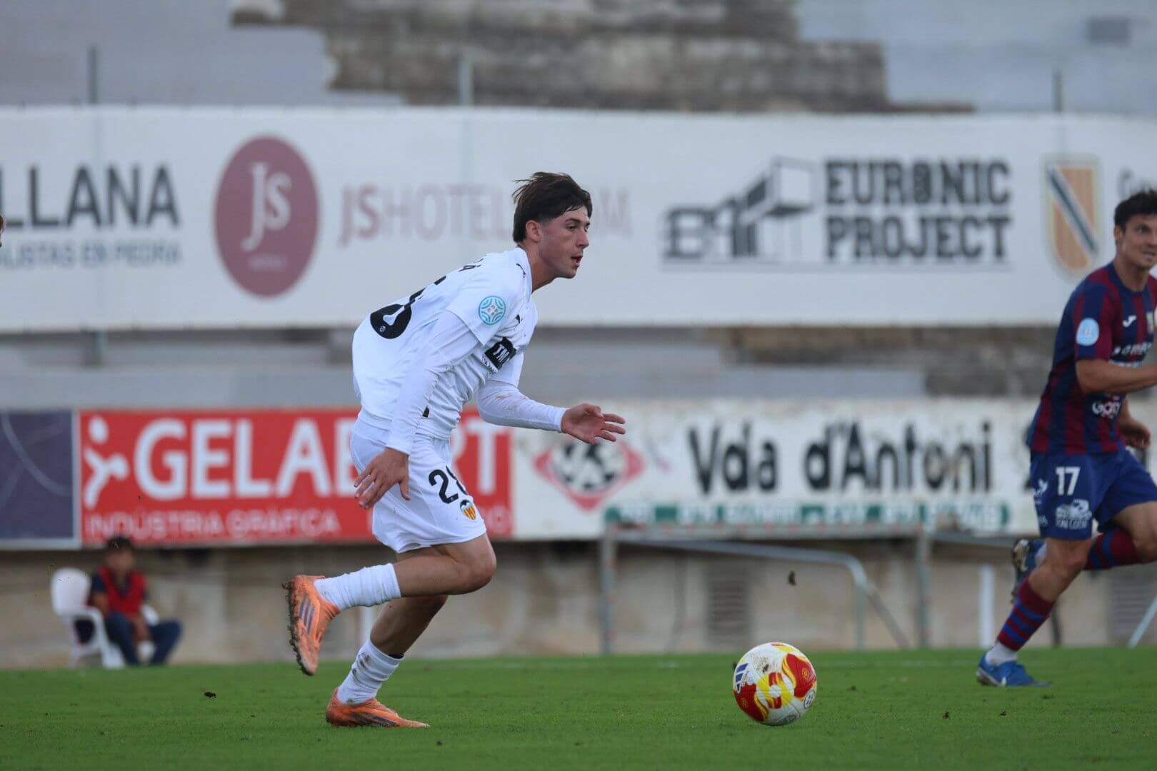  El VCF Mestalla vende cara su derrota en casa del líder (1-0)