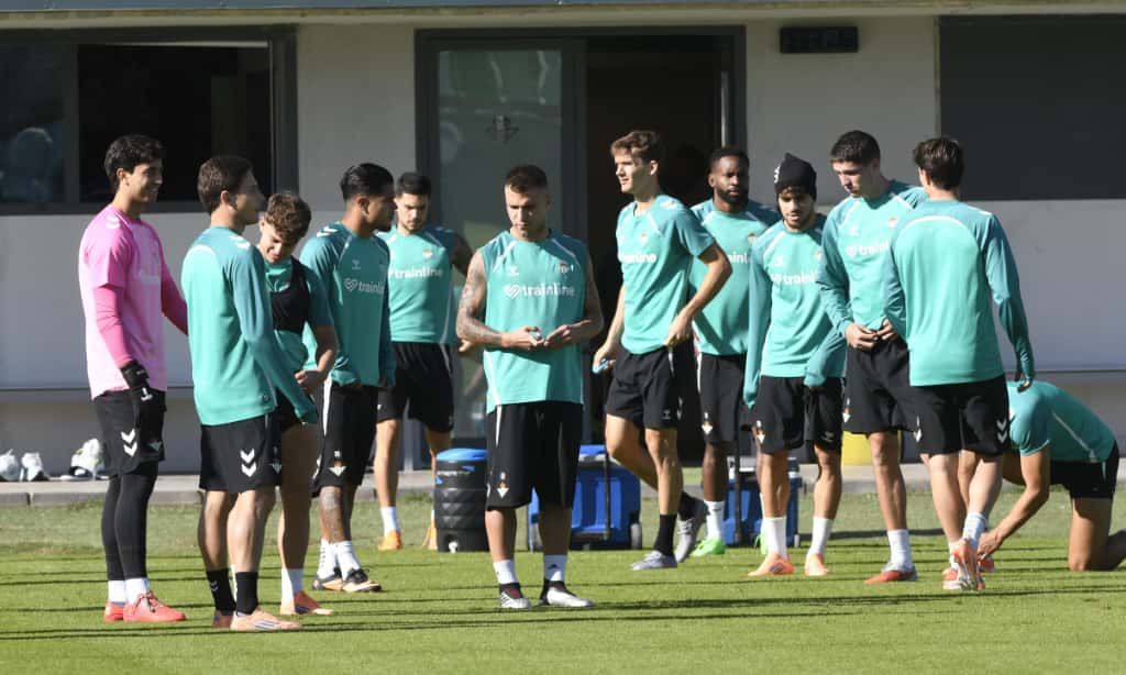  Los jugadores del Betis, en el entrenamiento previo al partido de Valencia.
