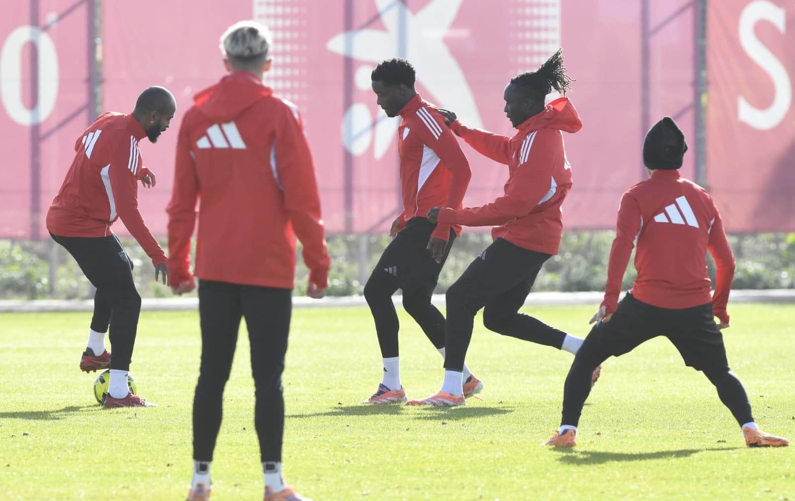 Lucien Agoumé, entrenando este domingo.
