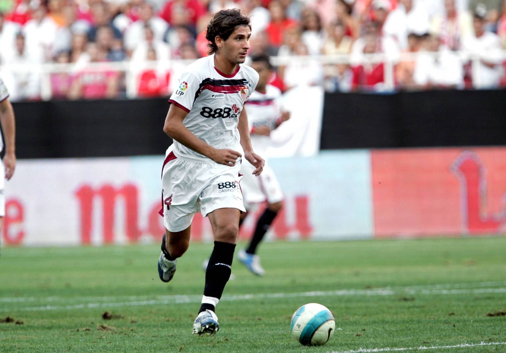  Julien Escudé, jugando con el Sevilla en el Sánchez-Pizjuán.
