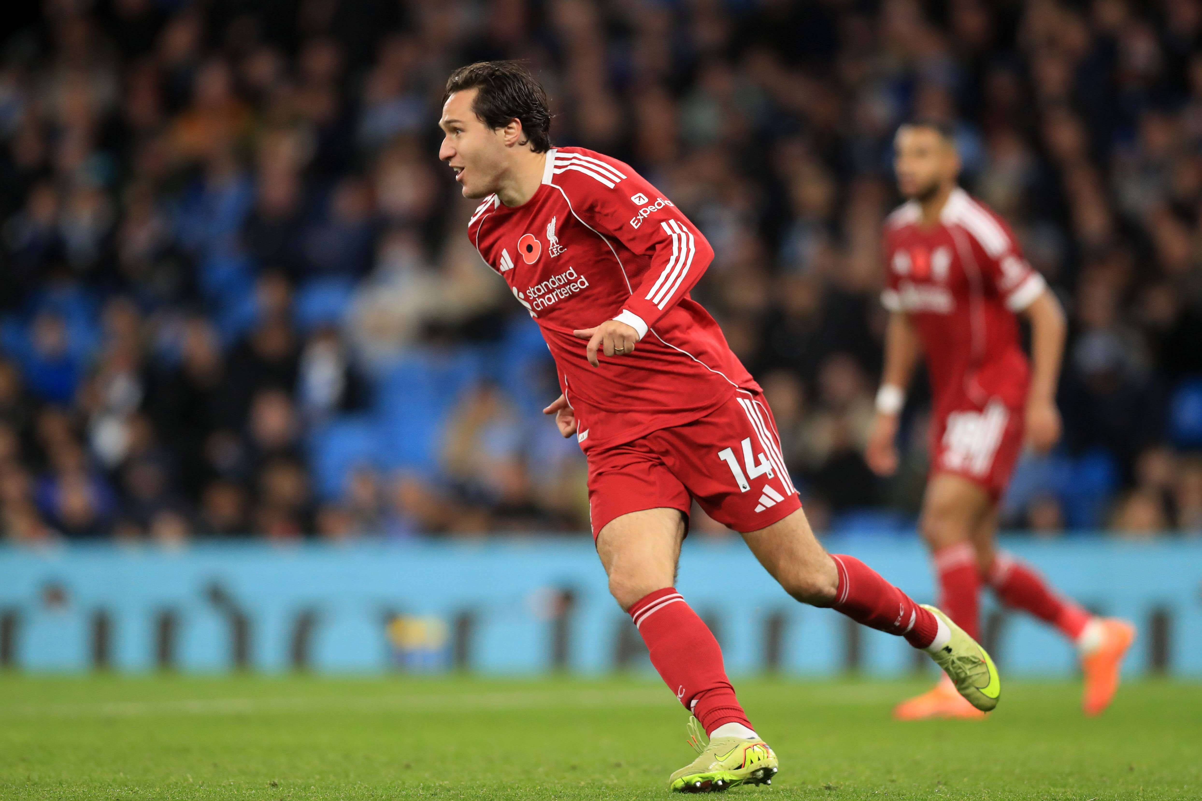  Federico Chiesa, en un partido con el Liverpool.
