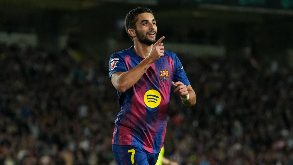 Ferran Torres celebra su gol ante el Elche (EFE).