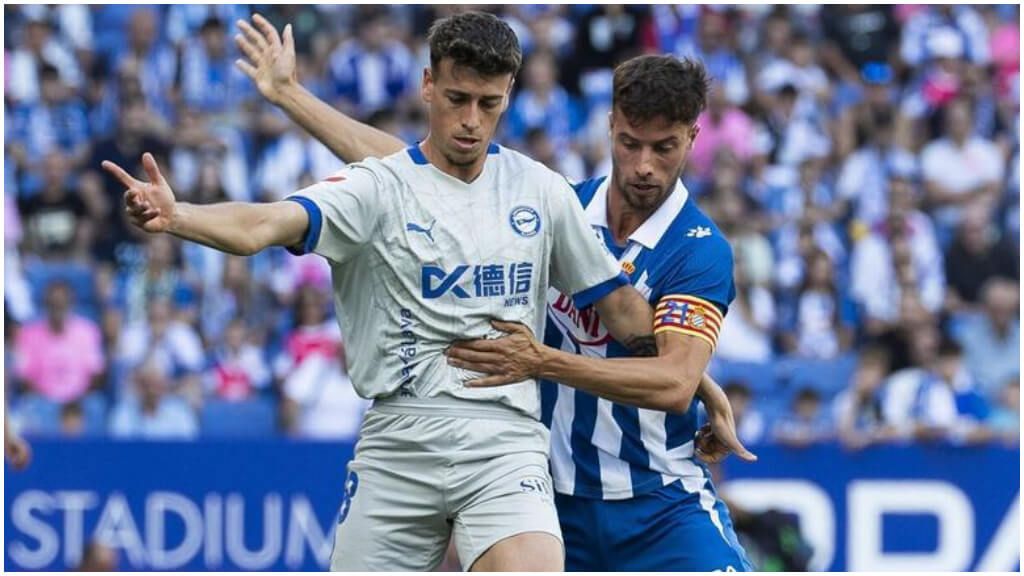 Antonio Blanco y Javi Puado, en el Alavés - Espanyol. (Cordon Press)