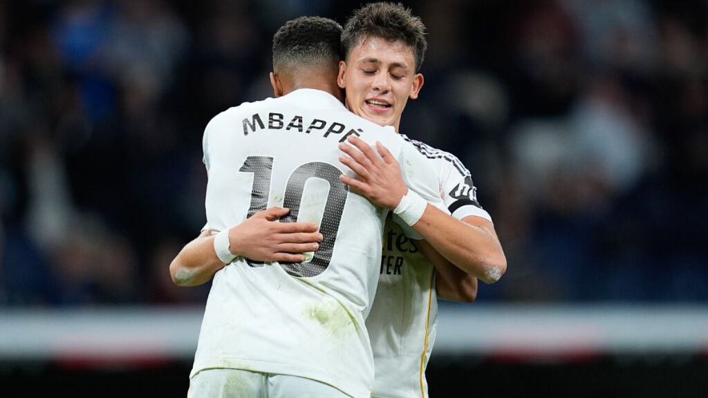  Arda Güler con Mbappé (Cordon Press)