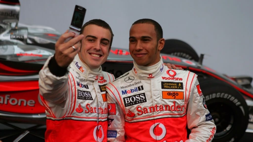  Fernando Alonso y Lewis Hamilton, en 2007.