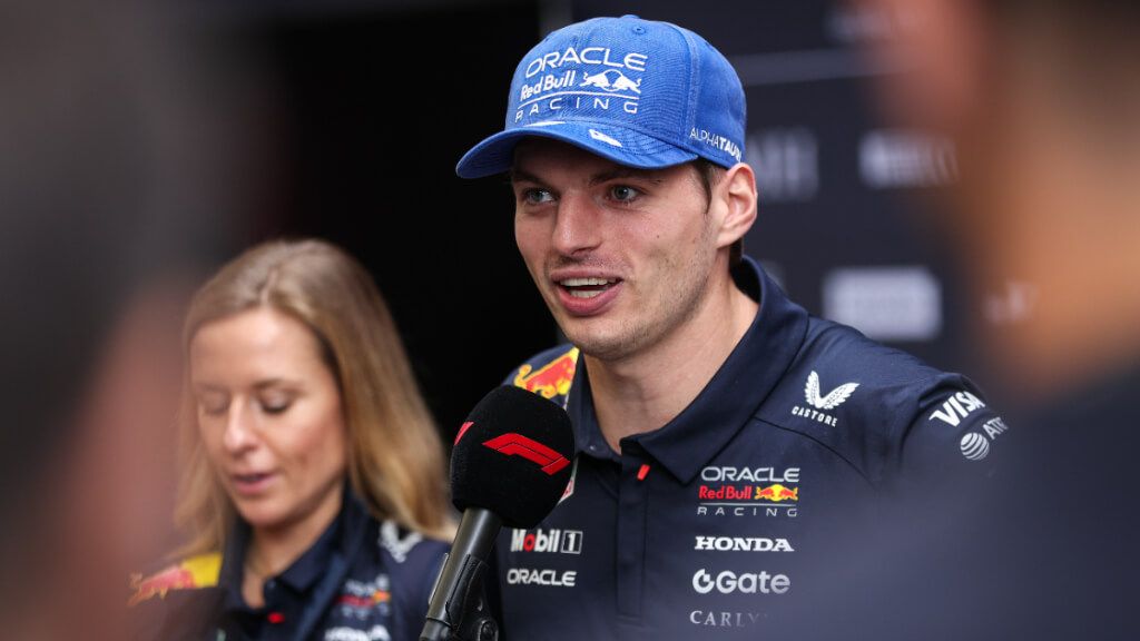  Max Verstappen hablando en el micrófono de la F1 (Europa Press)