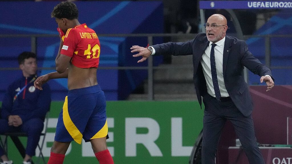  Lamine Yamal y Luis de la Fuente