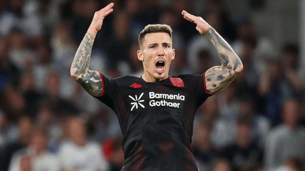  Alejandro Grimaldo está llamando la atención del Barcelona en el Bayer Leverkusen (Cordon Press).