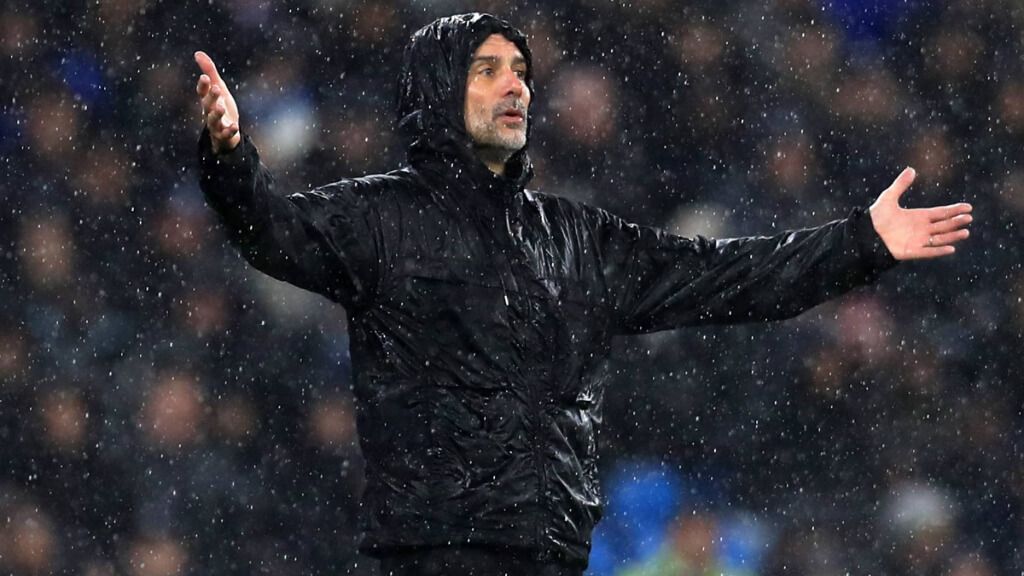 Pep Guardiola quejándose en un partido con el Manchester City (Cordon Press)