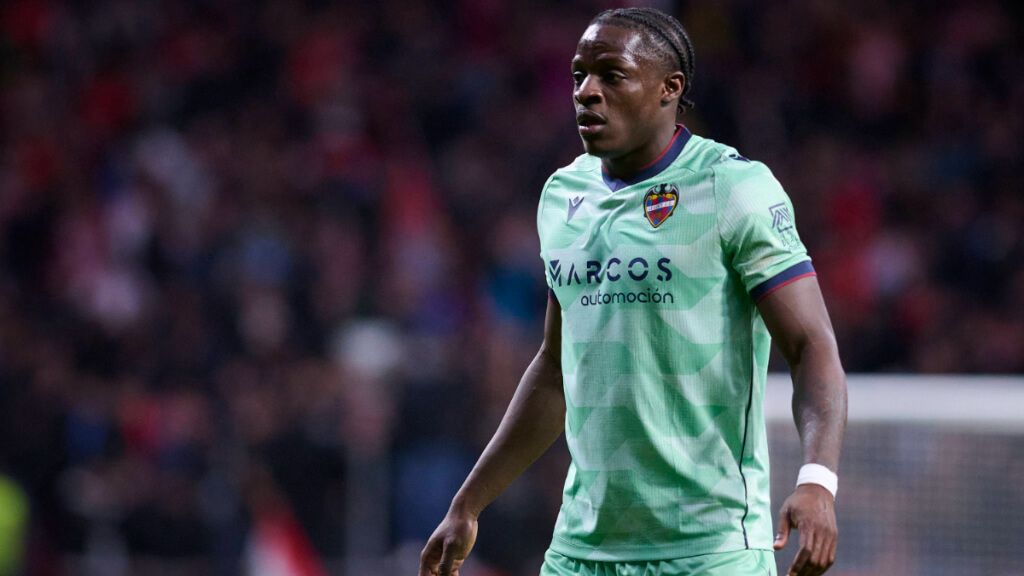  Etta Eyong jugando con el Levante (Cordon Press)