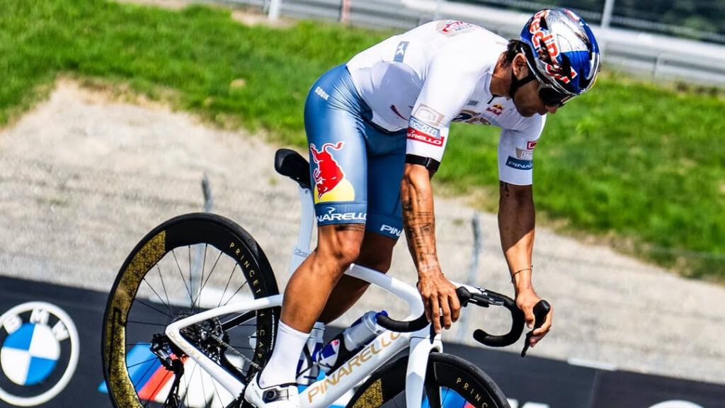  Jorge Martín, con su bici en un circuito de MotoGP.