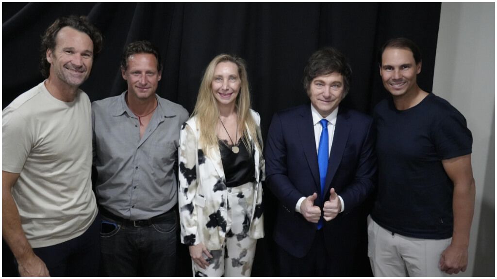 El presidente argentino Javier Milei, junto a Rafael Nadal, Carlos Moyá, y David Nalbandian, en el marco del American Business Forum en Miami. (@OPRArgentina)